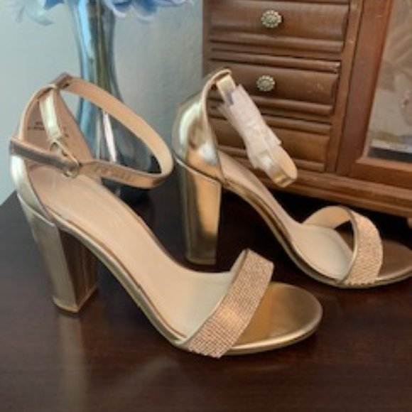 ✨Sparkle your way through any occasion with these exquisite David's Bridal Gold - Picture 2 of 12